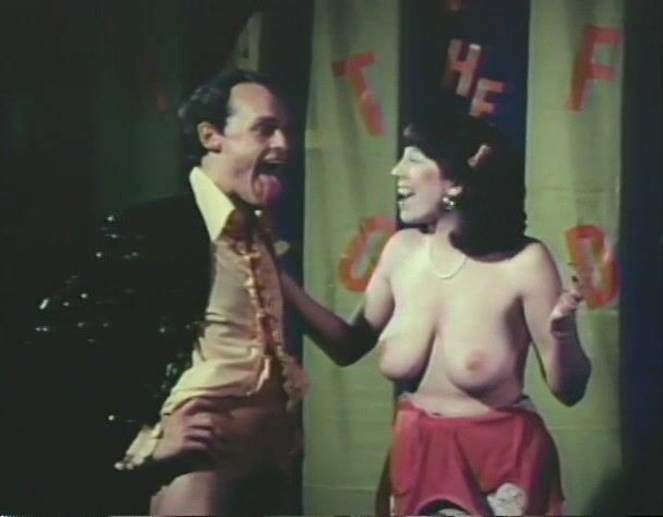 Жасырын камерадағы қыздардың зәр шығарып жатқан видеосы