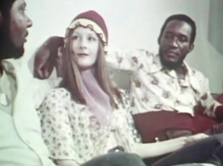 Pretty Girls 031: Ice Cream Sandwich