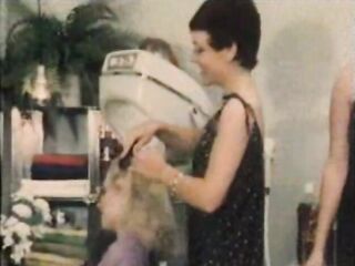 Pussycat Film 501: Lesbian Salon
