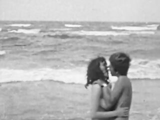 Climax Original 214: Beach Girls (1960’s)